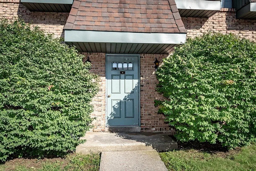 2 bed, 768 sqft, $1,800 — Photo 2