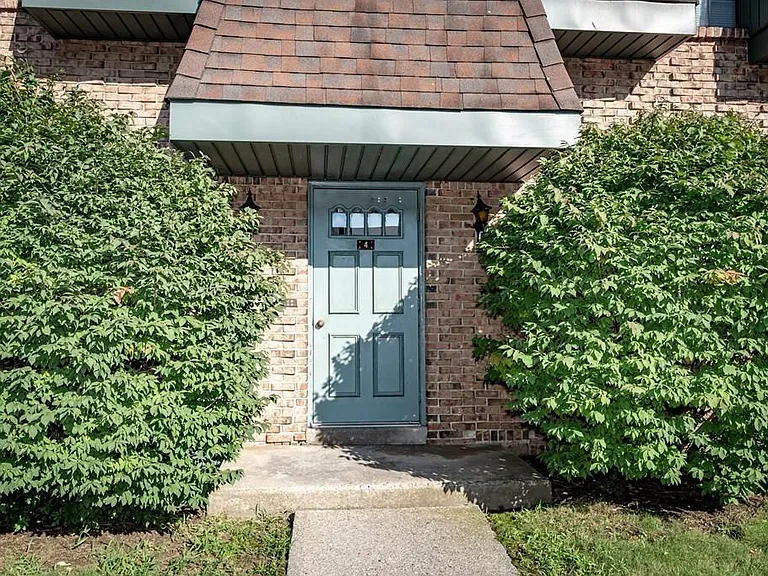 549 Russell Rd #4D — Photo 2