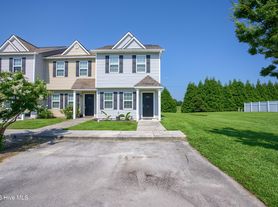 205 Lanieve Ct, Hubert, NC