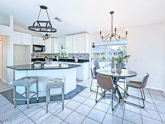 5th image of 2727 SW 18th Pl
