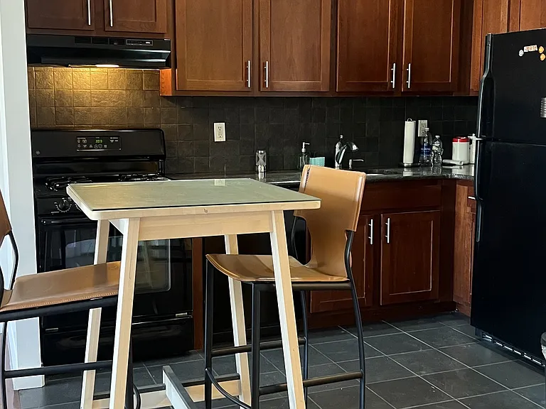 2124 Newtown Ave #4B — Photo 4