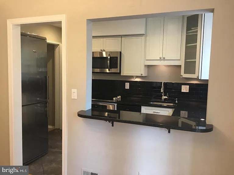 21 E Myrtle St — Photo 6
