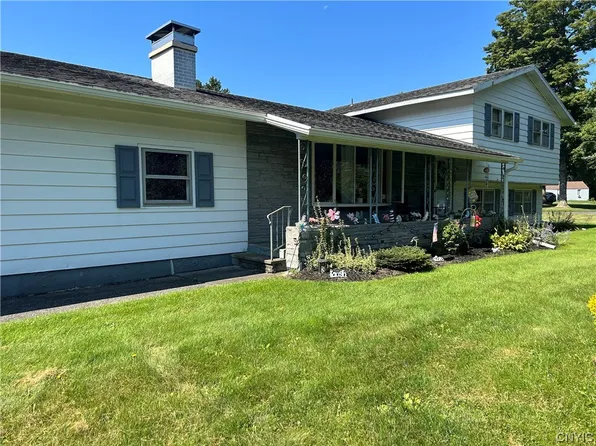 1438 Albany St E, Utica, NY 13501