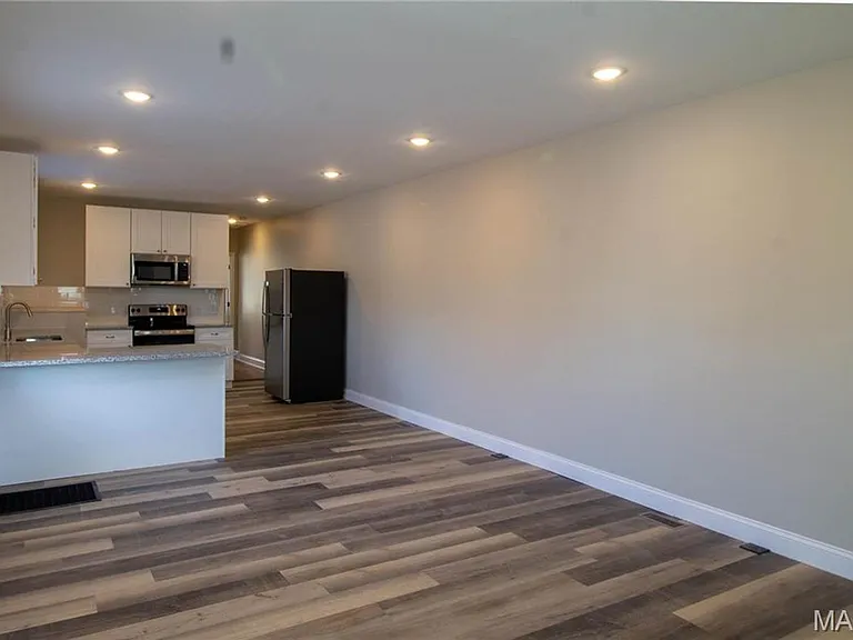 9311-9313 Sterling Pl — Photo 4