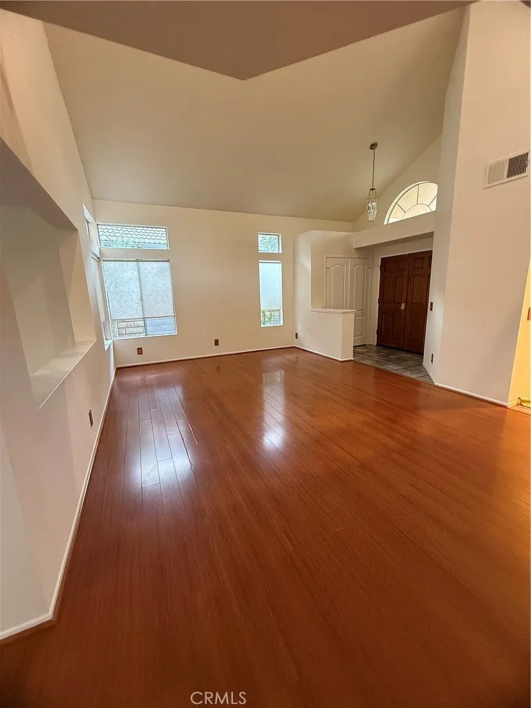3 bed, 2.5 bath, 1864 sqft, $4,400 — Photo 4