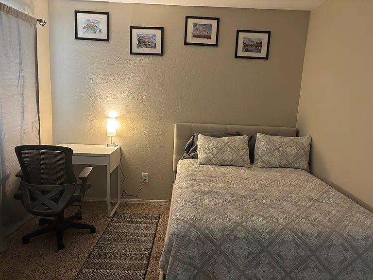 W Gwen St — Photo 1