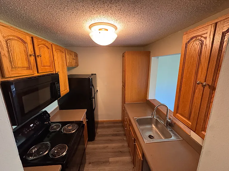 175 Mill Pond Rd #102A — Photo 4