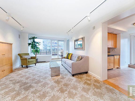 4th image of 165 W 66th St APT 18F