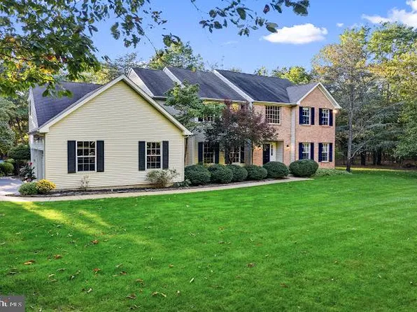 3 Tranquility Ct, Southampton, NJ 08088