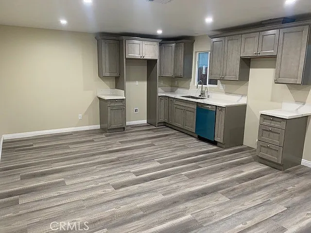 2 bed, 800 sqft, $2,400 — Photo 3