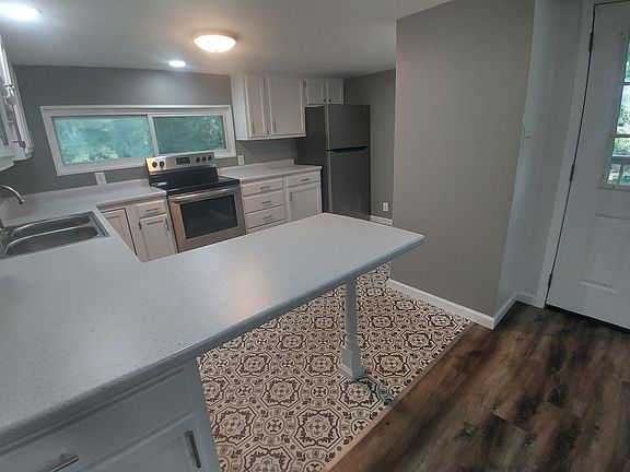 5th image of 404 Jefferson Ave