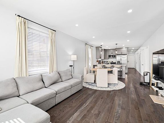 5th image of 10 Sherwood St