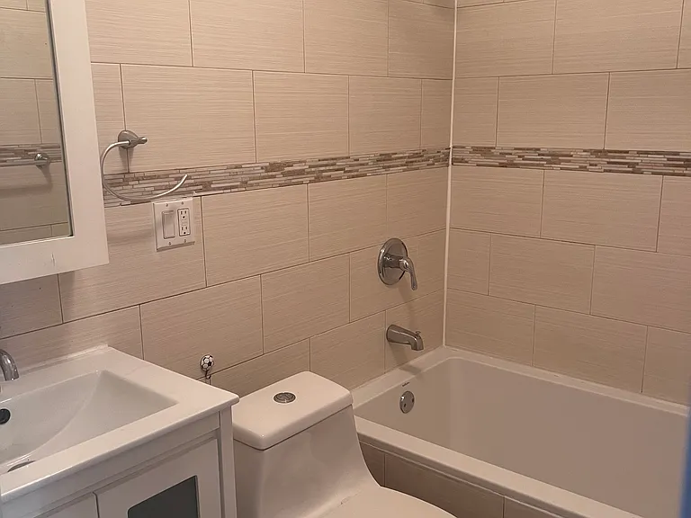 499 Linwood St #2 — Photo 11