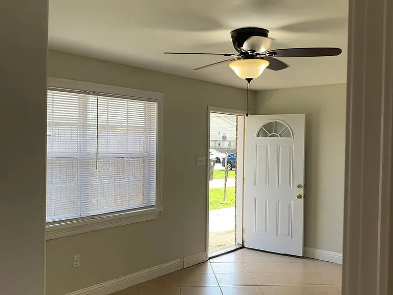 510 Chalmette Ave #12 — Photo 5
