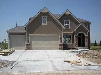 1st image of 612 SW Lake Side Ct