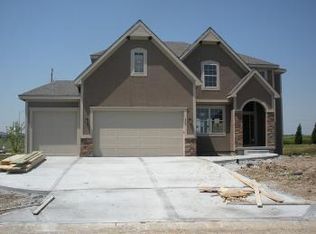 612 SW Lake Side Ct, Blue Springs, MO 64064