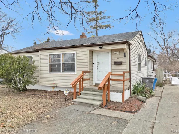 27071 Lucerne Dr, Inkster, MI 48141