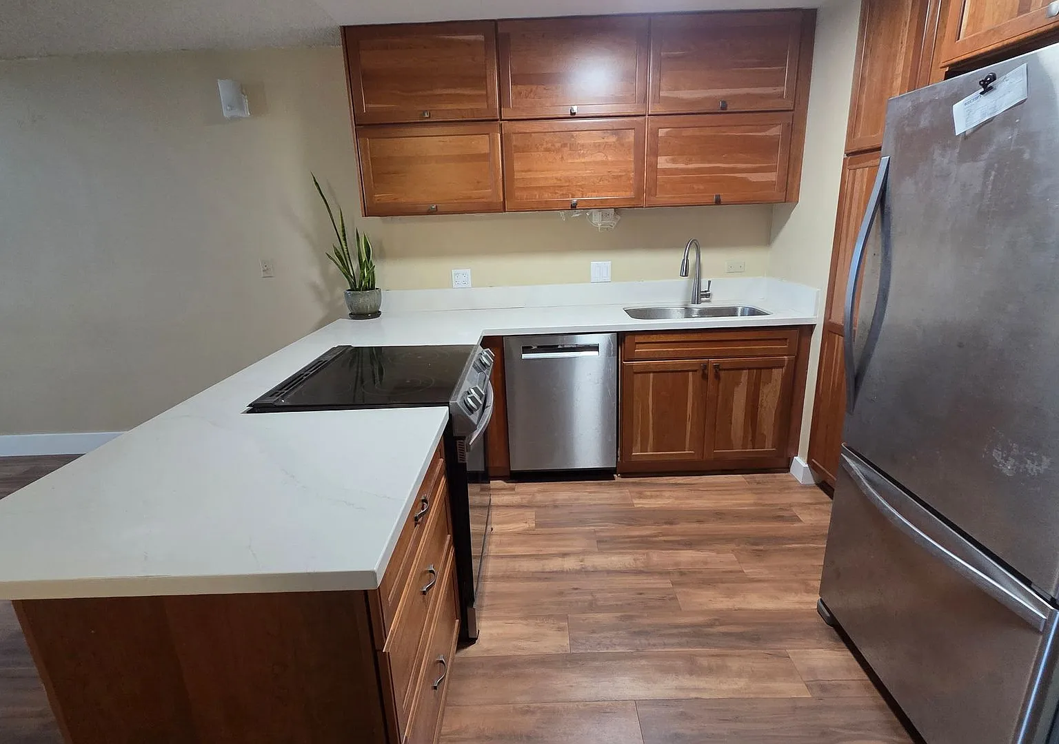 Beautifully Remodeled 1-Bedroom Condo with Stunning Ocean Views Salt Lake — Photo 3