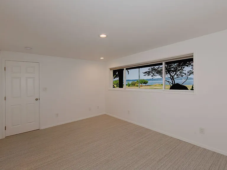 15550 Broom St NE — Photo 35