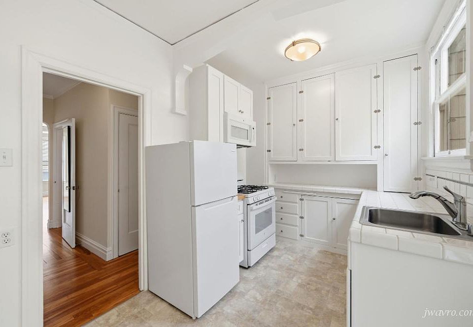 1st image of 3423 Fillmore St APT 208