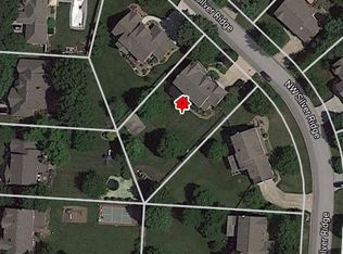 736 NW Silver Rdg, Lees Summit, MO 64081