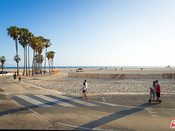 4th image of 117 Ocean Front Walk