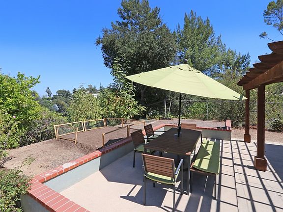 2nd image of 1270 Cresthaven Dr