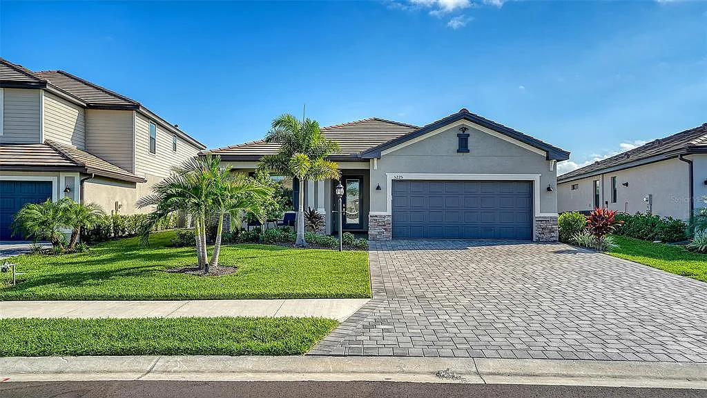3 bed, 3.0 bath, 1849 sqft, $5,000 — Photo 1