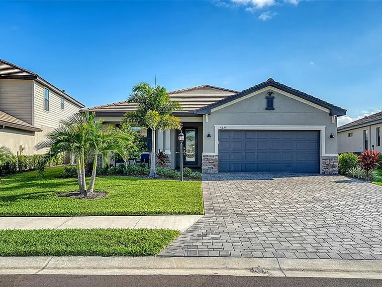 5225 Blue Crush St — Photo 1