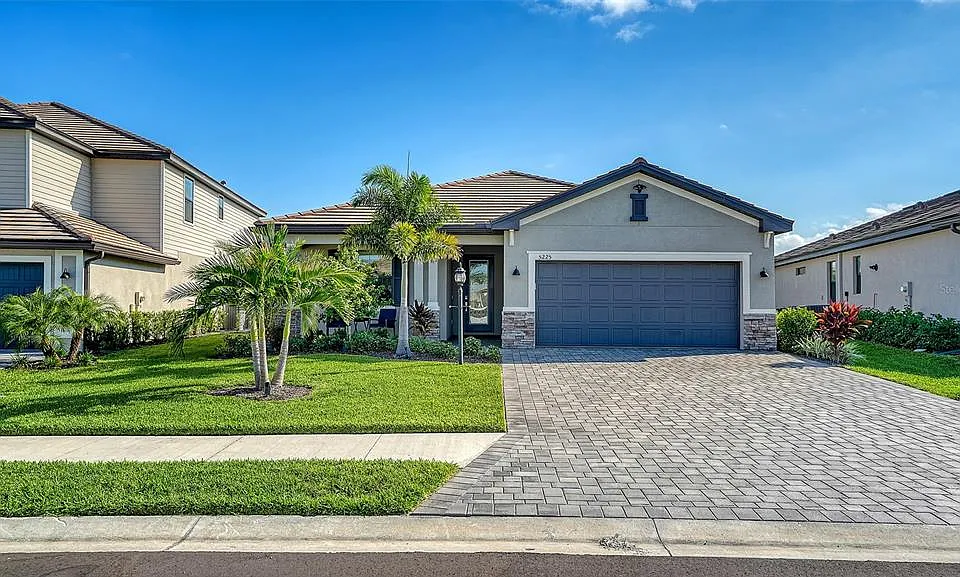 5225 Blue Crush St