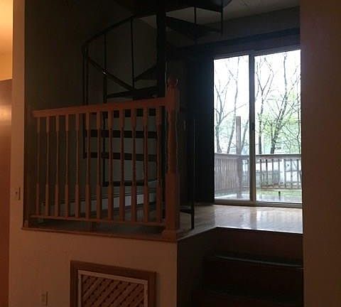 5th image of 6 Shamrock Ln