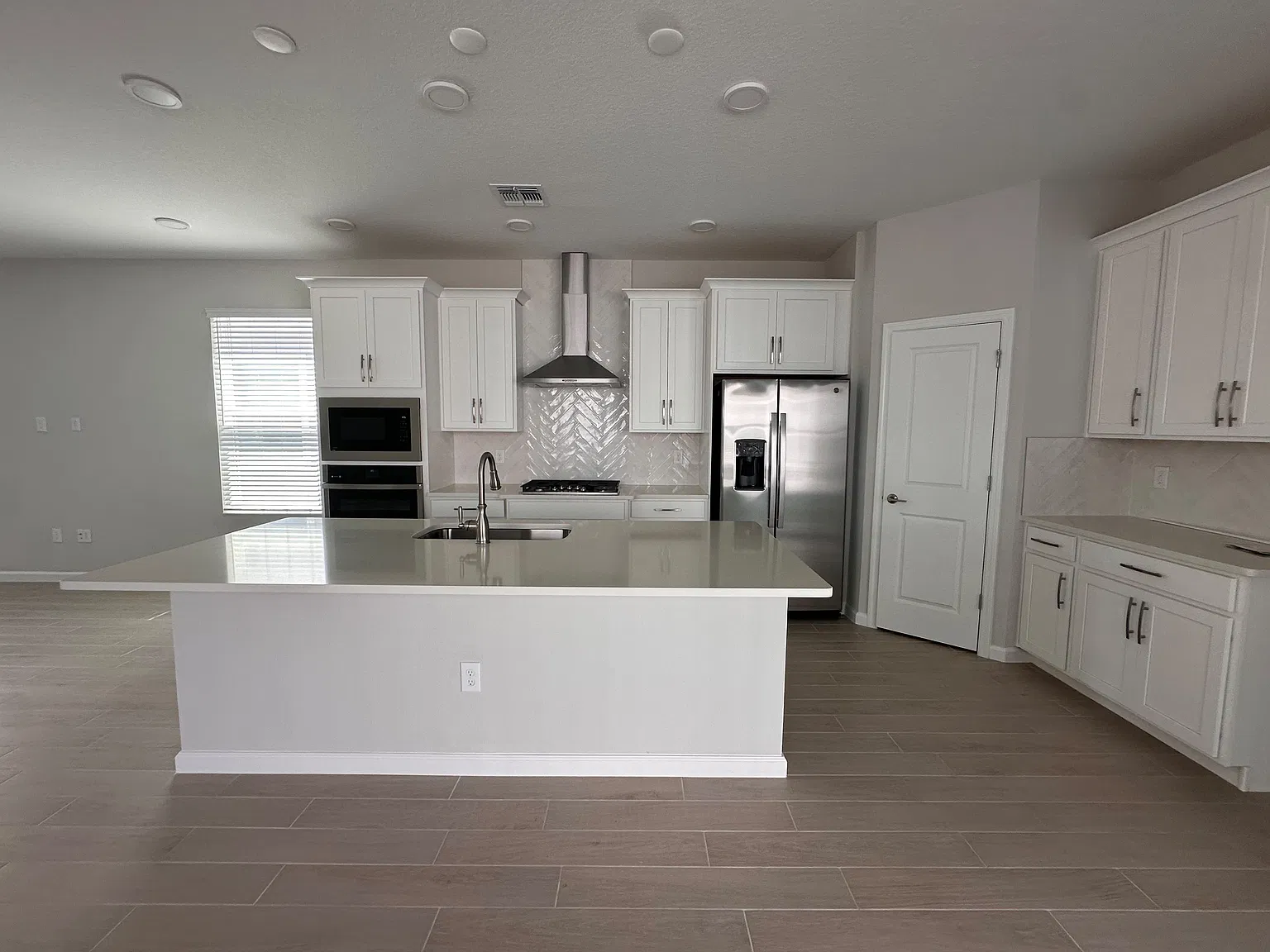 4 bed, 3.5 bath, 2780 sqft, $2,999 — Photo 3