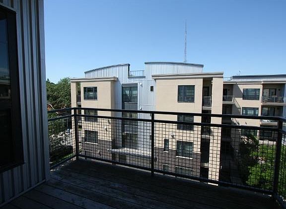 4th image of 820 Emerald St APT 405
