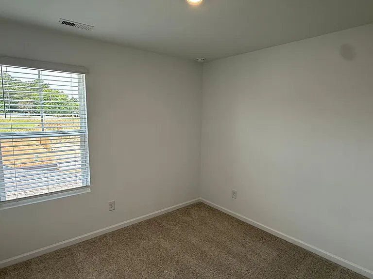 404 Silver Birch Ct — Photo 14