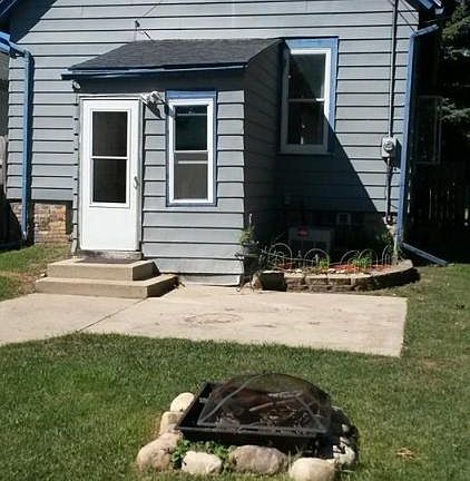 2nd image of 827 Manitoba Ave
