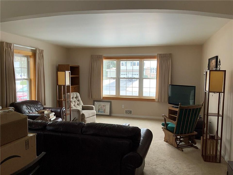 2nd image of 19 Meadowbrook Dr