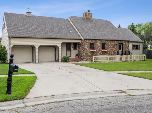 1041 Meyer Blvd, West Fargo, ND 58078