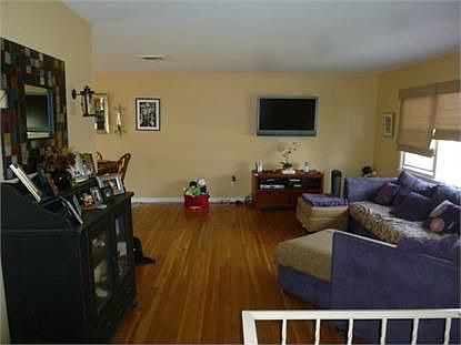 4th image of 16 Tucker Ave