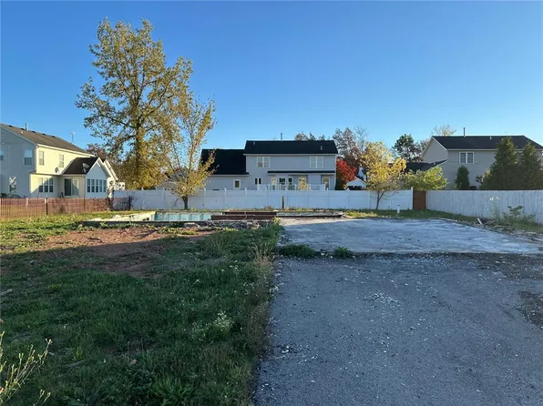 4 Roman Cir, Brockport, NY 14420