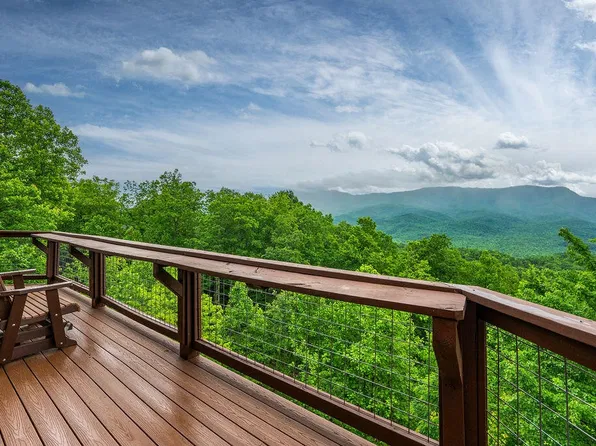 725 Big Bear Ridge Rd, Gatlinburg, TN 37738
