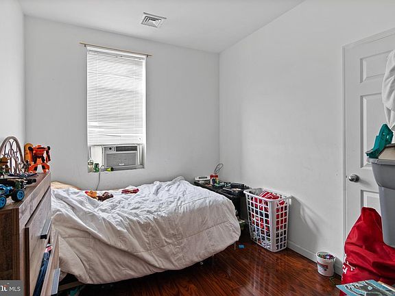 4th image of 5519 W Girard Ave #2