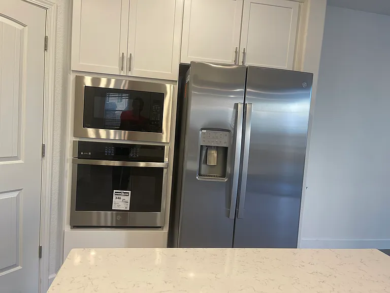 572 Knightsbridge Ct — Photo 3