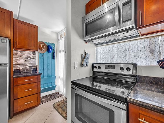 5th image of 3676 Lower Honoapiilani Rd APT D102