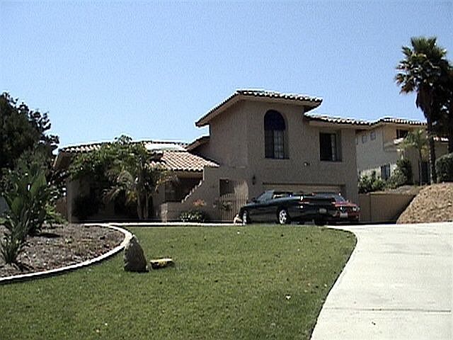 Sweping entry driveway