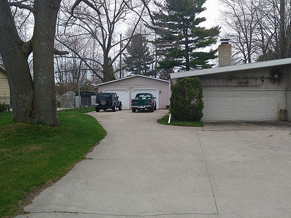 3rd image of 596 Northwood Dr