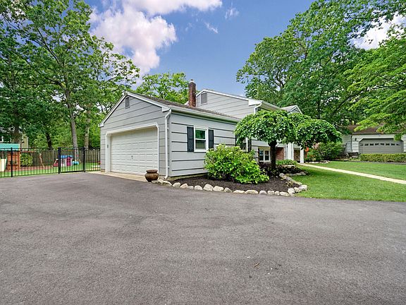 5th image of 435 Colleen Ct