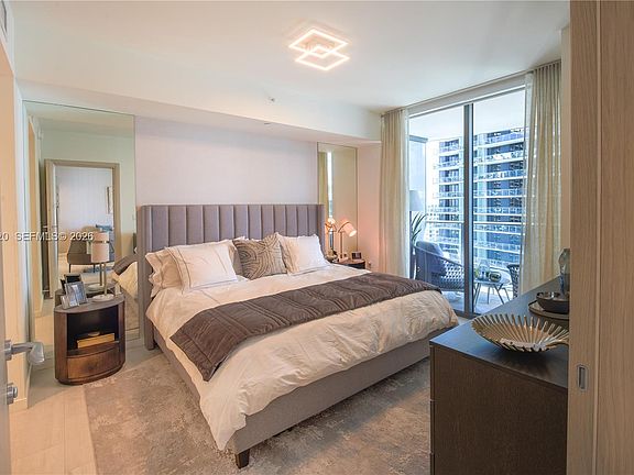 4th image of 1000 Brickell Plz