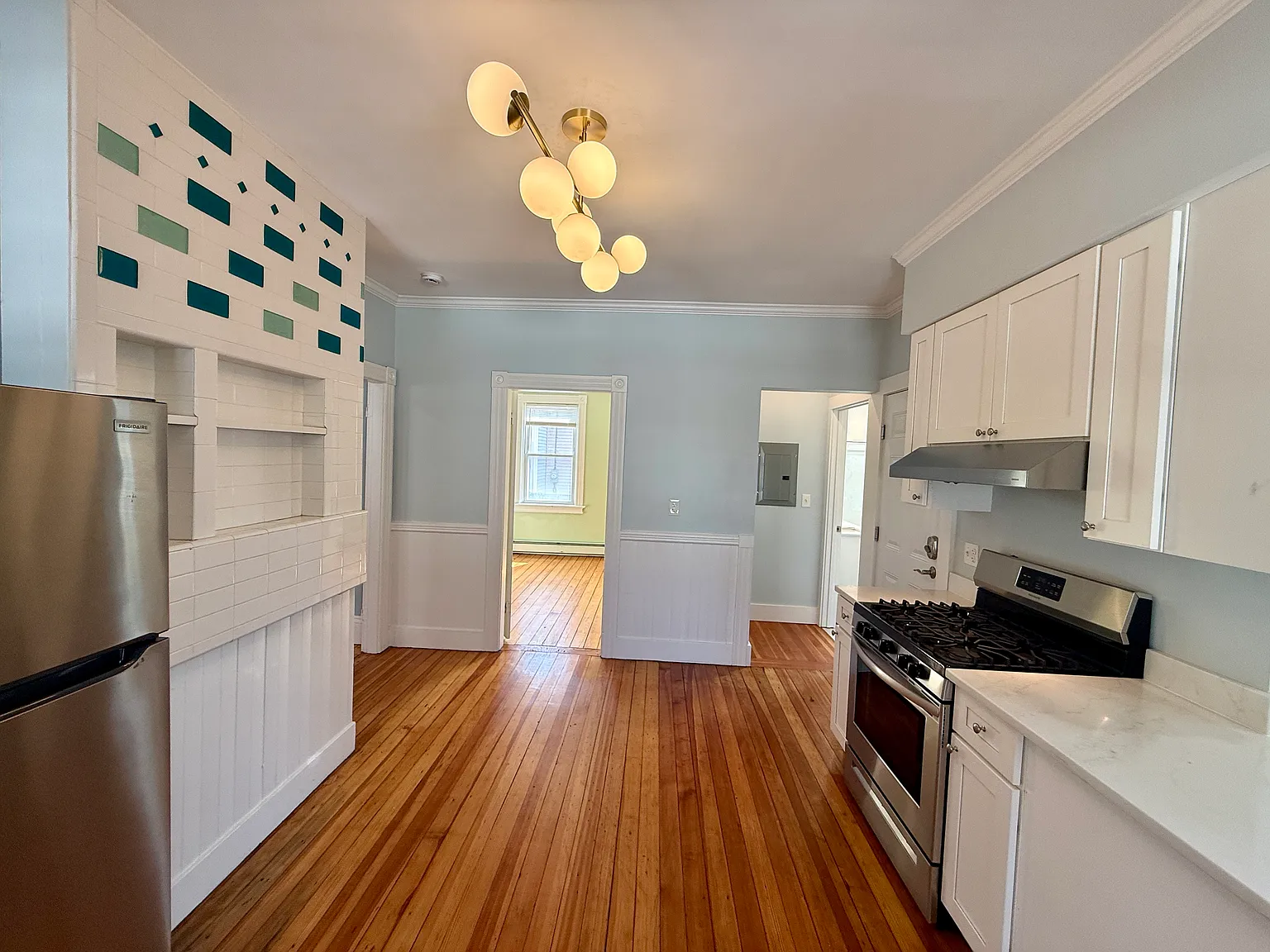 3 bed, 1275 sqft, $3,150 — Photo 3