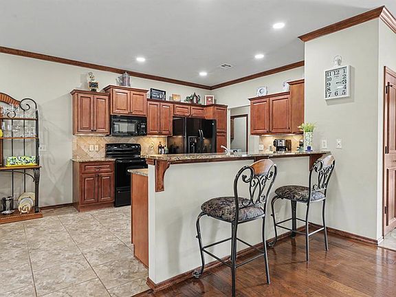 3rd image of 12600 N Rockwell Ave Unit 33