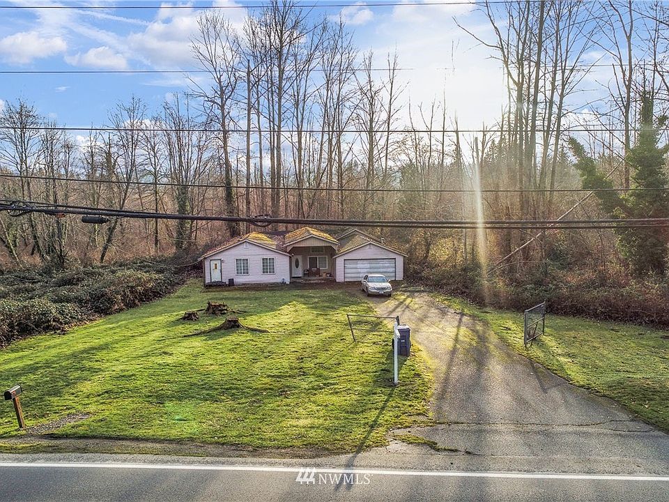 1st image of 2524 Larch Way
